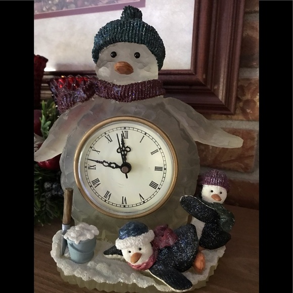 ❤️Rare Penguin Winter Snow Sparkle Limited Collectible Quartz Clock - Picture 5 of 10